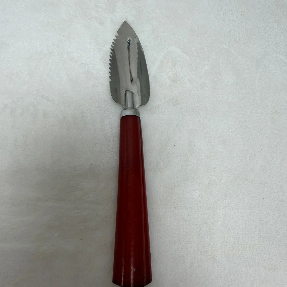 VTG Red Bakelite‎ Handle Serrated Apple Corer Peeler Farmhouse Grannycore